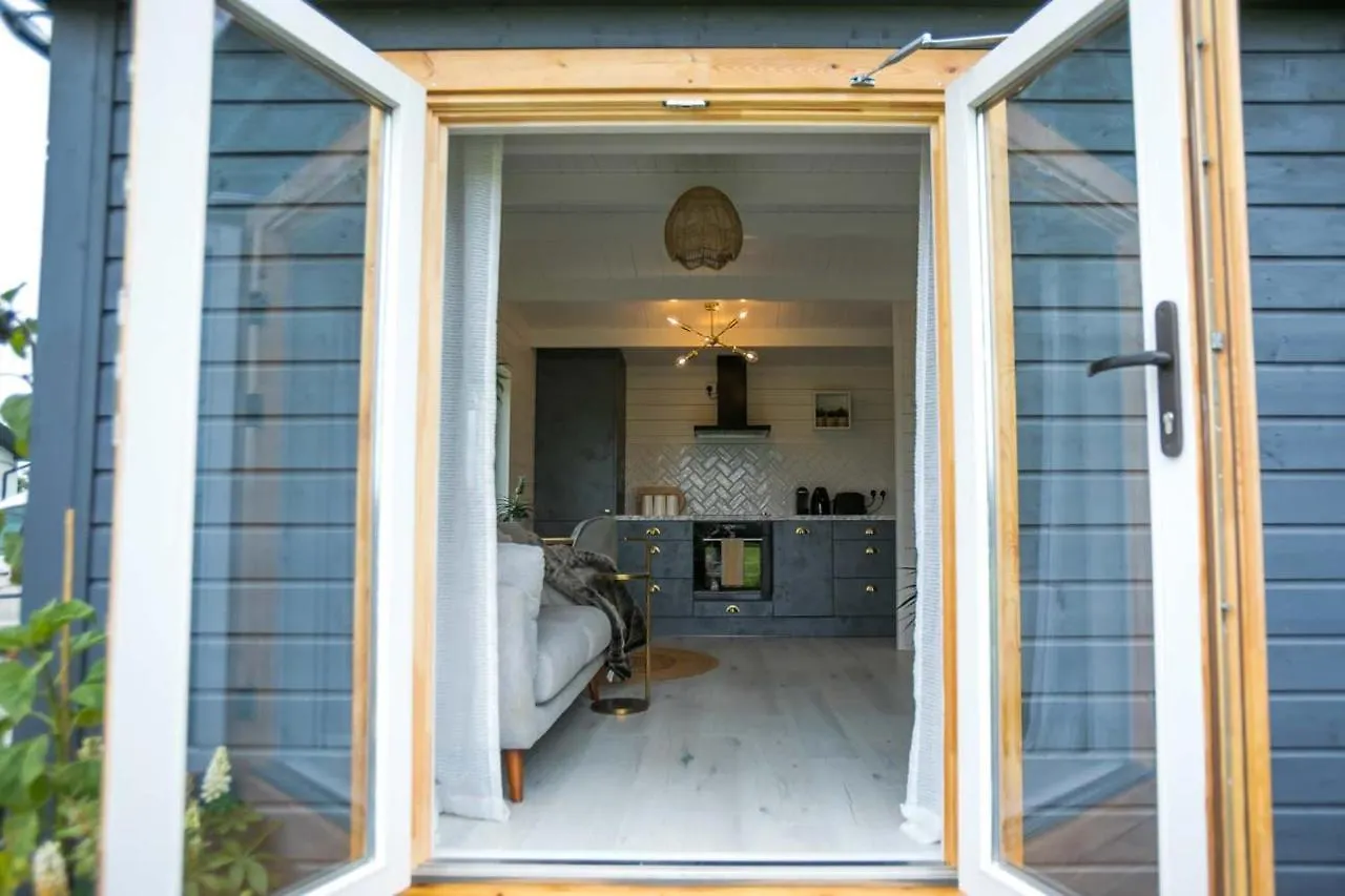 Chalet The Paddocks Cabin - Stylish, Cozy & Private Killarney