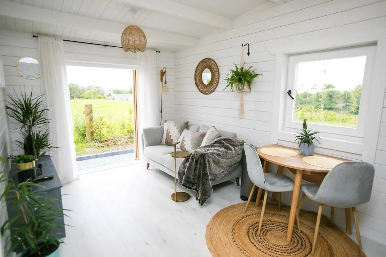 The Paddocks Cabin - Stylish, Cozy & Private Killarney