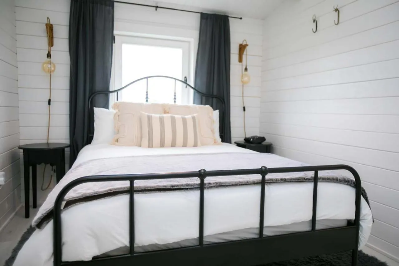 The Paddocks Cabin - Stylish, Cozy & Private Killarney Ireland