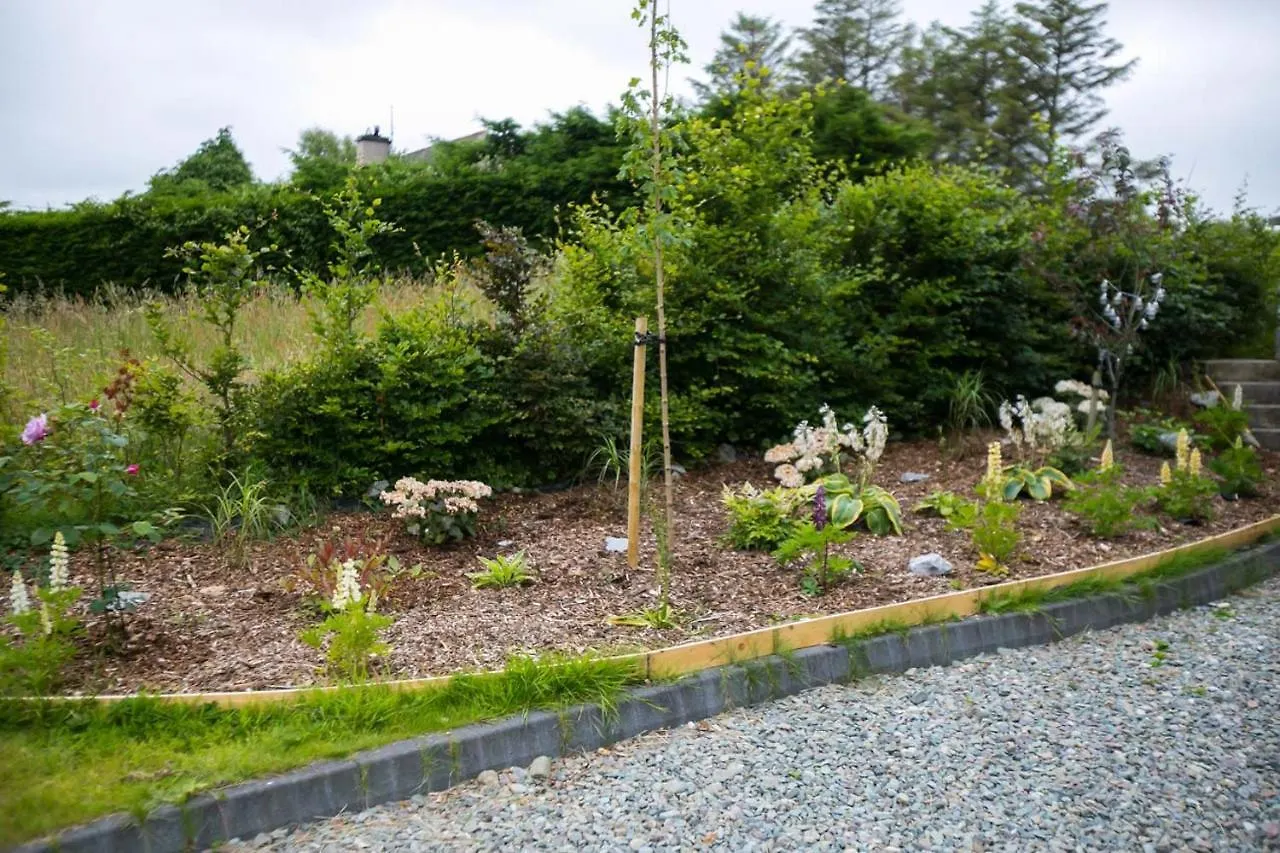 Chalet The Paddocks Cabin - Stylish, Cozy & Private Killarney